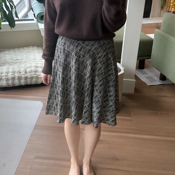 Patterned 100% silk skirt - Picture 2 of 4